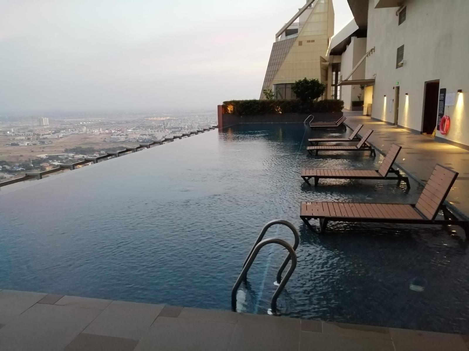Impian II - The Peak Residence Phnom Pen Exterior foto