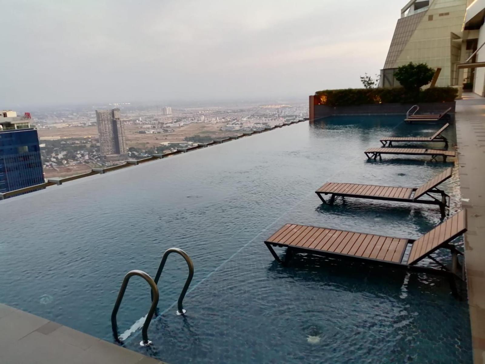 Impian II - The Peak Residence Phnom Pen Exterior foto